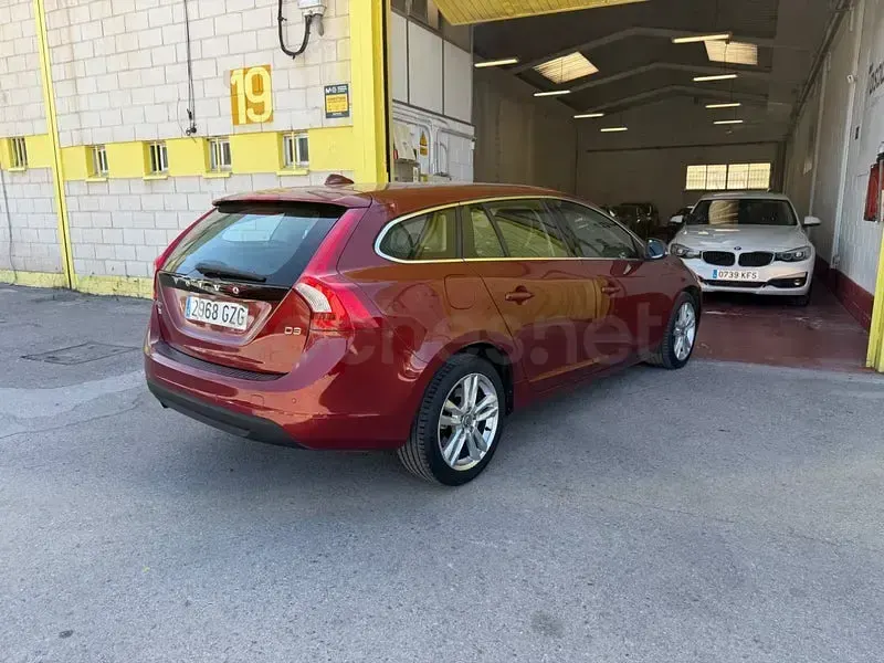 Usado Volvo V60 Summum 163 CV (119 kW) 2010 Granate Familiar