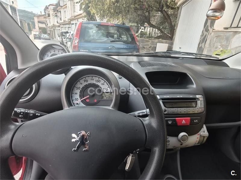 Usado Peugeot 107 68 CV (50 kW) 2010 Rojo Utilitario