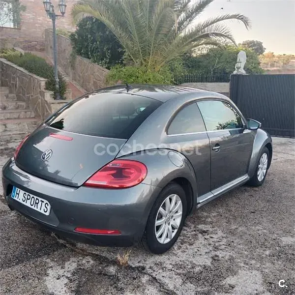 Usado VW Beetle Design 105 CV (77 kW) 2013 Gris / plata Utilitario