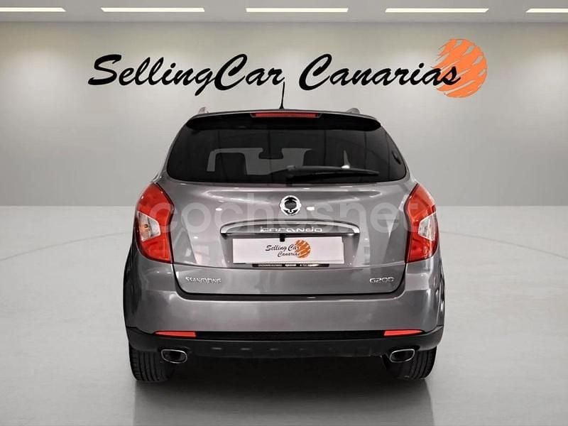 Usado Ssangyong (KGM) Korando 149 CV (109 kW) 2014 Gris / plata SUV