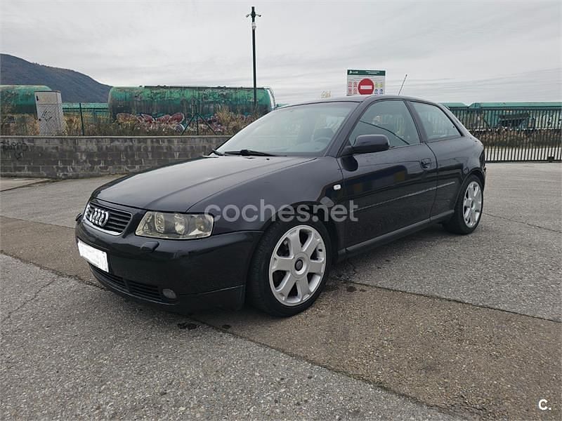 Usado Audi A3 Ambiente 130 CV (95 kW) 2001 Negro Berlina