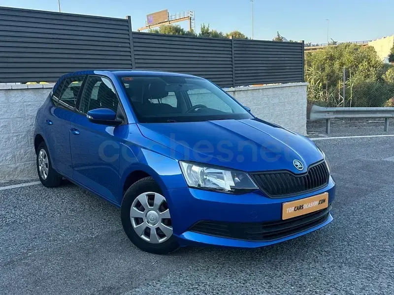 Usado Skoda Fabia Active 60 CV (44 kW) 2016 Azul Berlina