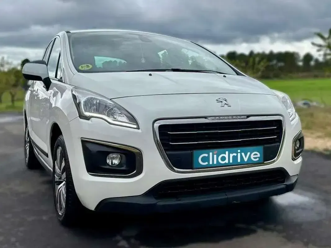Usado Peugeot 3008 Active 115 CV (84 kW) 2014 Blanco Familiar