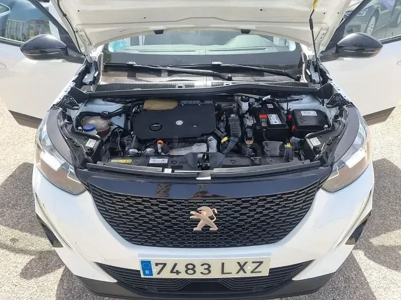 Usado Peugeot 2008 Active 110 CV (80 kW) 2022 Blanco SUV