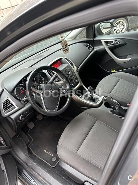 Gris / plata Usado 2010 Opel Astra Enjoy Berlina | 4200 € (Buen precio) - Imagen 1/4