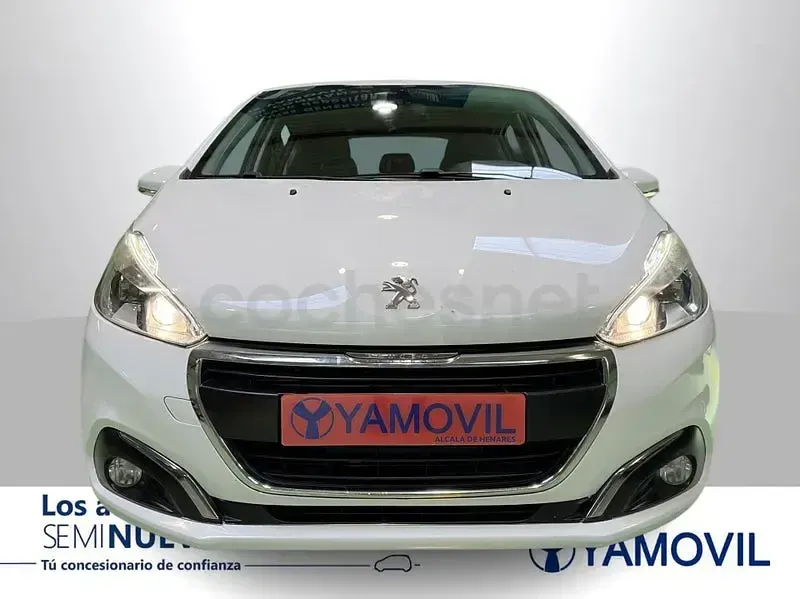 Usado Peugeot 208 Active 82 CV (60 kW) 2015 Blanco Utilitario