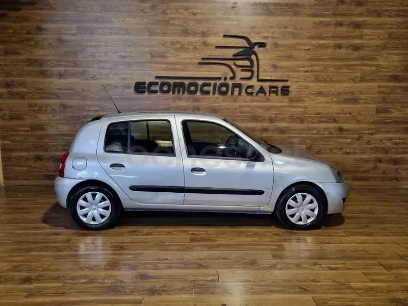 Usado Renault Clio II Authentique 70 CV (51 kW) 2007 Gris / plata Berlina