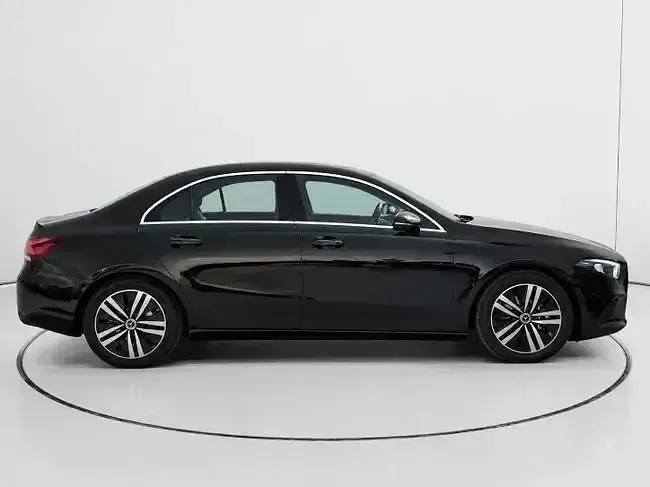 Usado Mercedes A180 116 CV (85 kW) 2022 Negro Berlina