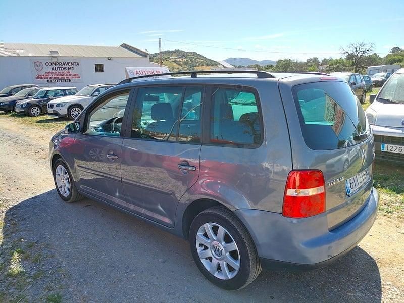 Usado VW Touran Advance 140 CV (102 kW) 2005 Gris / plata Monovolumen