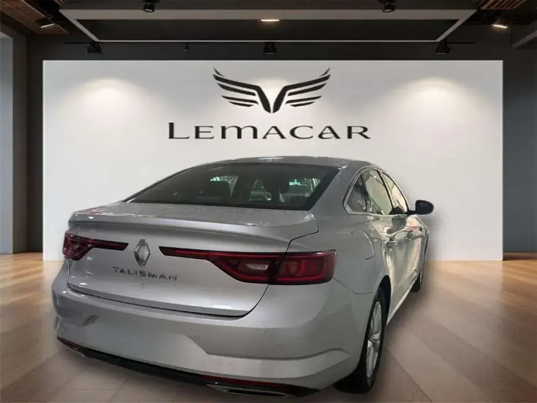 Usado Renault Talisman Business 120 CV (88 kW) 2020 Gris Berlina