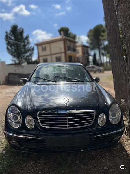 Negro Usado 2005 Mercedes E270 Classic Berlina | 2750 € (Buen precio) - Imagen 1/4