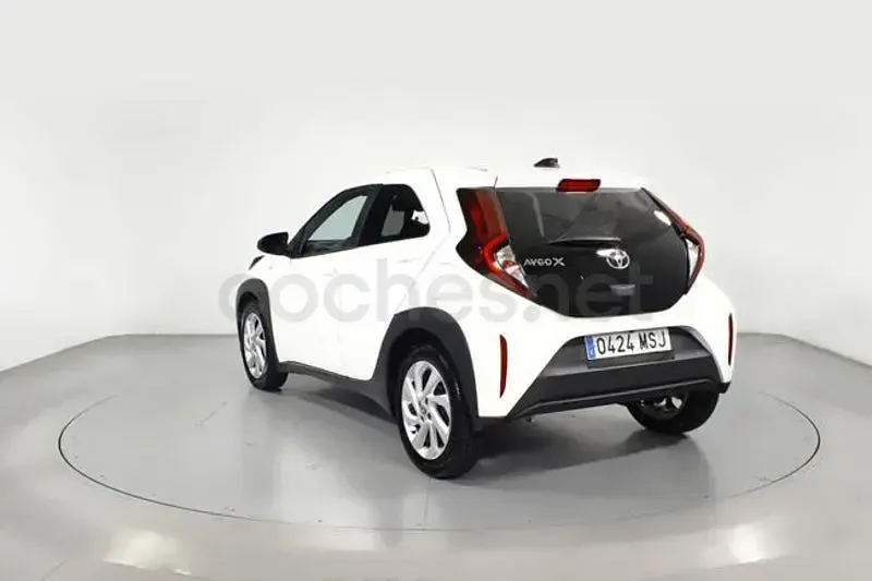 Usado Toyota Aygo X Play 72 CV (52 kW) 2025 Blanco SUV