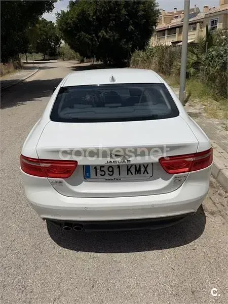 Usado Jaguar XE R-Sport 180 CV (132 kW) 2018 Blanco Berlina