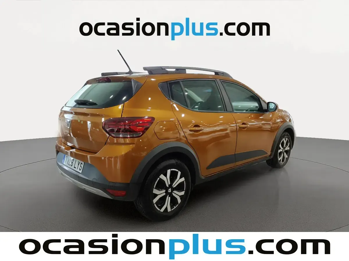 Usado Dacia Sandero Comfort 91 CV (66 kW) 2022 Naranja Utilitario