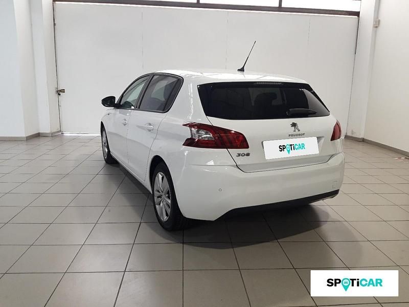 Usado Peugeot 308 Style 110 CV (80 kW) 2017 Blanco Berlina