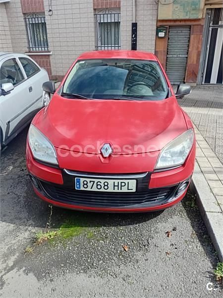 Rojo Usado 2013 Renault Mégane III Authentique Berlina | 7000 € (Super precio) - Imagen 1/4