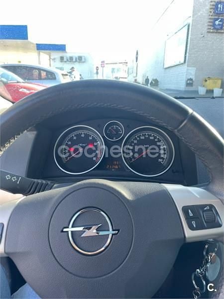 Usado Opel Astra GTC Enjoy 105 CV (77 kW) 2007 Gris / plata Berlina