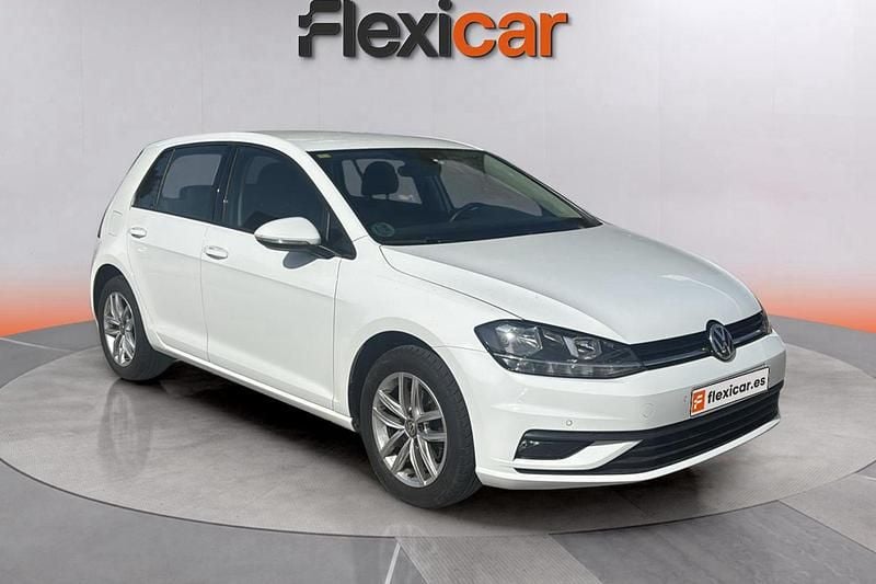 Blanco Usado 2018 VW Golf Advance Berlina | 14.290 € (Buen precio) - Imagen 1/4