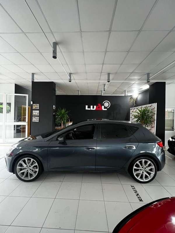 Usado Seat Leon ST FR 150 CV (110 kW) 2021 Gris Familiar