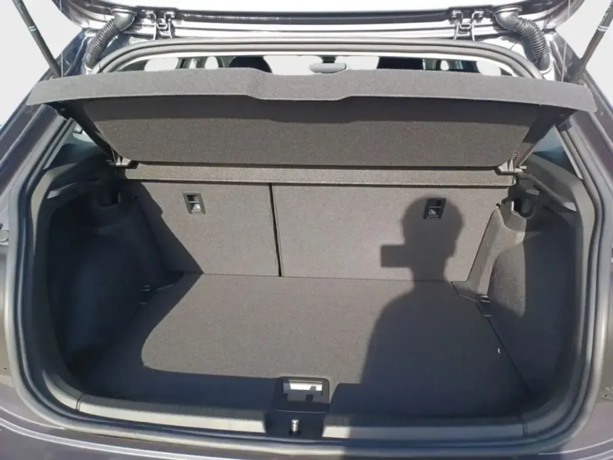 Usado VW Polo Life 95 CV (69 kW) 2022 Gris Utilitario