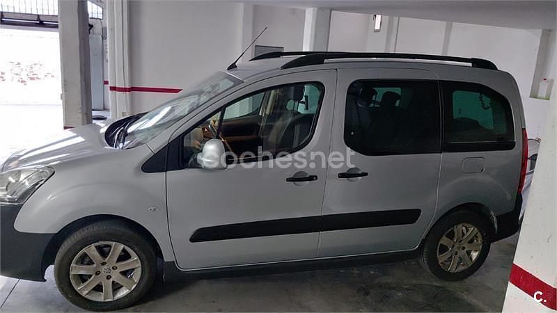 Usado Peugeot Partner Tepee Active 100 CV (73 kW) 2015 Gris / plata Monovolumen