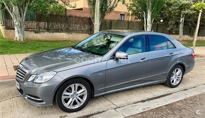 Usado Mercedes E220 Avantgarde 170 CV (125 kW) 2011 Gris / plata Berlina