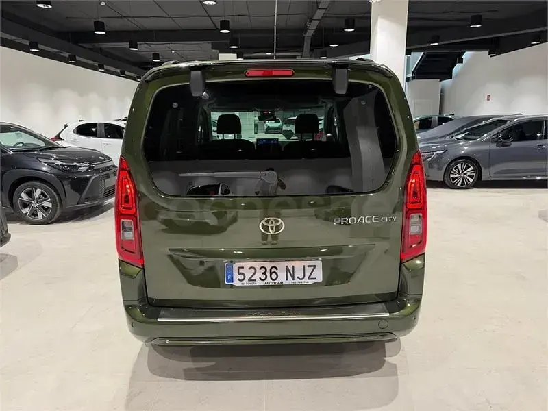 Nuevo Toyota Proace Verso Active 131 CV (96 kW) 2026 Verde Familiar