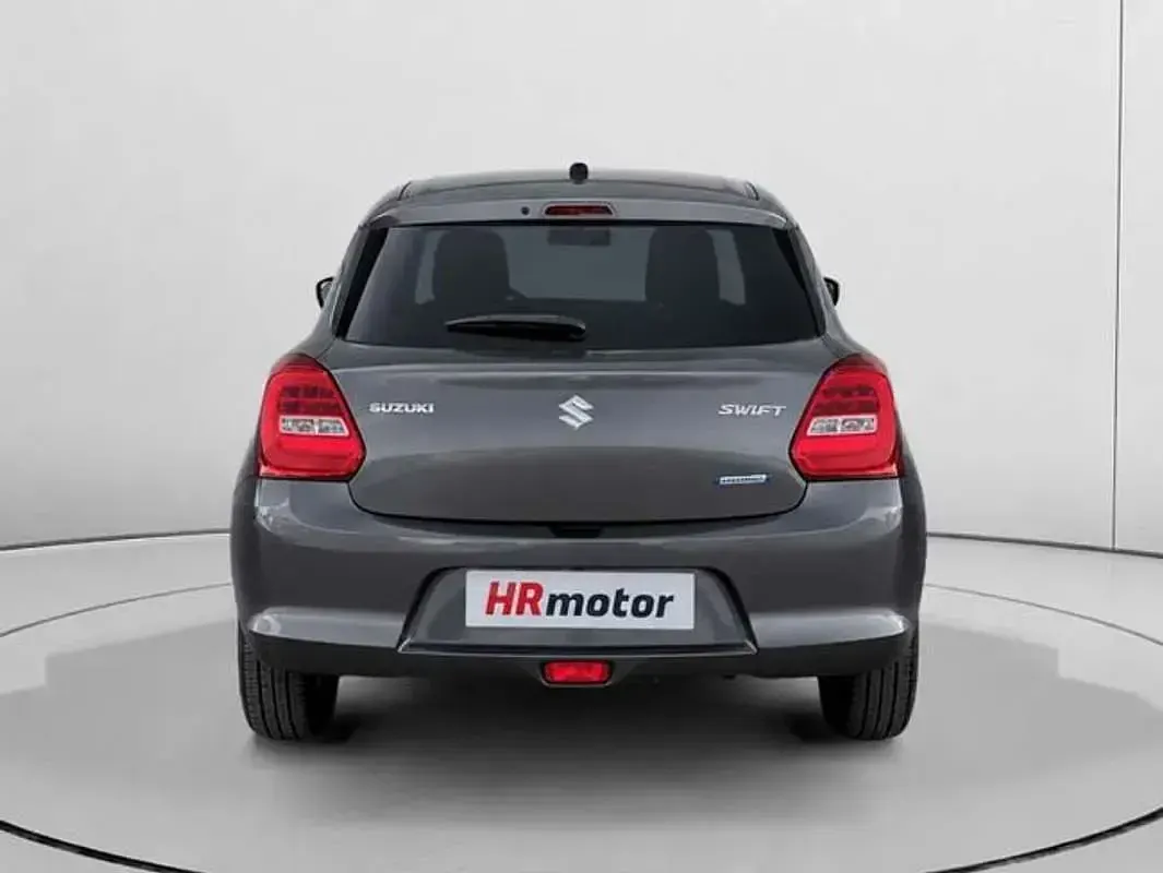 Usado Suzuki Swift 83 CV (61 kW) 2023 Gris Utilitario