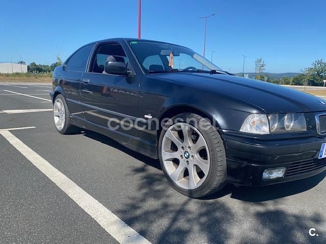 Usado BMW 318 Sport Line 90 CV (66 kW) 1999 Negro Berlina