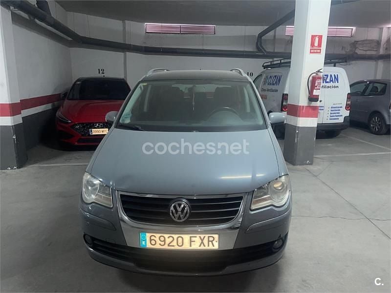 Usado VW Touran 140 CV (102 kW) 2007 Gris / plata Monovolumen