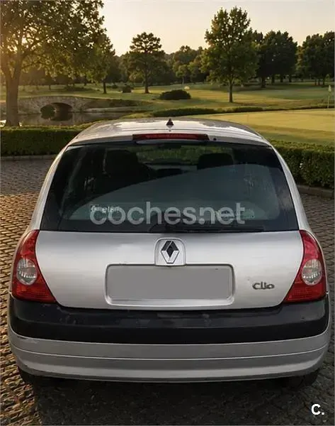 Usado Renault Clio II Authentique 80 CV (58 kW) 2005 Gris / plata Berlina
