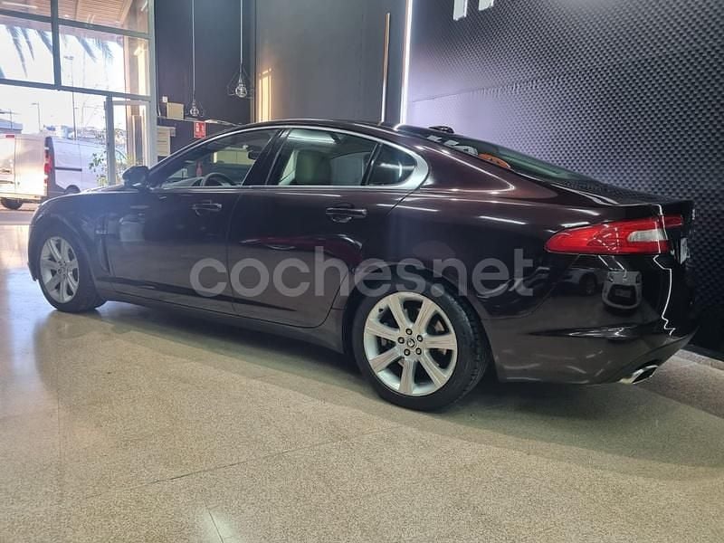Usado Jaguar XF Luxury 211 CV (155 kW) 2010 Granate Berlina