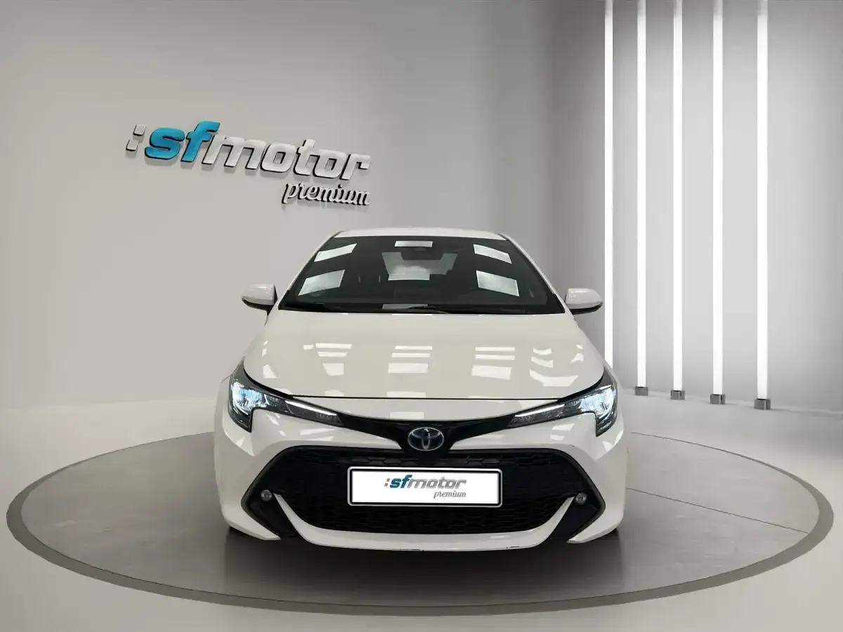Używany Toyota Corolla Active 184 KM (135 kW) 2021 Biały Hatchback