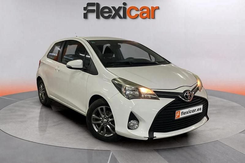 Blanco Usado 2015 Toyota Yaris Active Berlina | 8490 € (Super precio) - Imagen 1/4