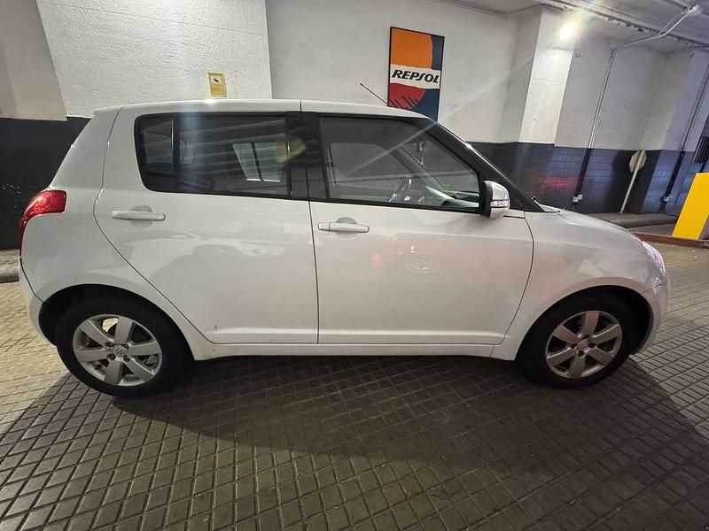 Usado 2010 Suzuki Swift GLX Utilitario | 5750 € (Precio justo) - Imagen 1/3
