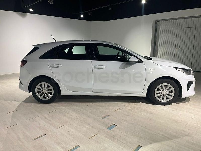 Usado Kia Ceed 100 CV (73 kW) 2019 Blanco Utilitario