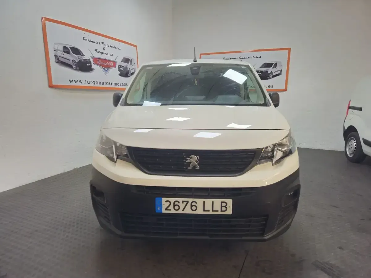 Usado Peugeot Partner Premium 100 CV (73 kW) 2021 Blanco Monovolumen