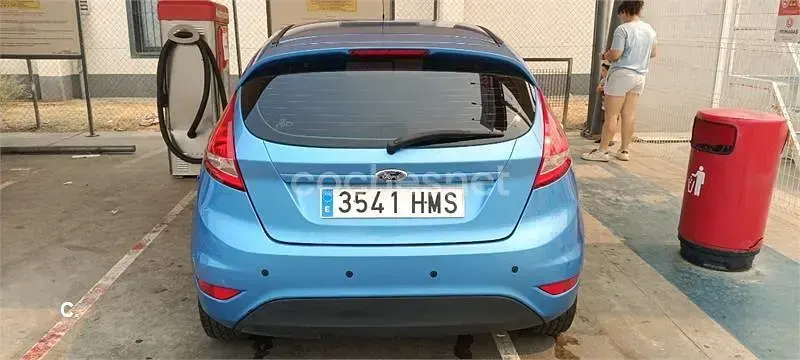 Usado Ford Fiesta Trend 82 CV (60 kW) 2012 Azul Berlina