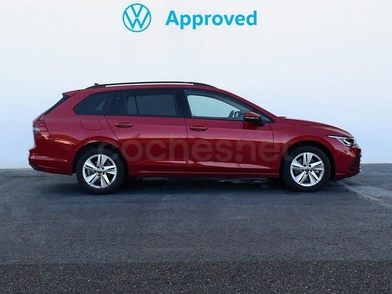 Usado VW Golf VIII Life 115 CV (84 kW) 2023 Rojo Familiar