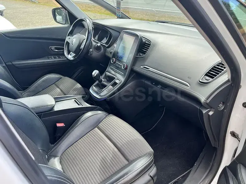 Usado Renault Scénic Zen 130 CV (95 kW) 2018 Blanco Monovolumen
