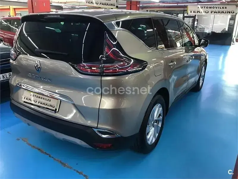 Usado Renault Espace Zen 160 CV (117 kW) 2016 Gris / plata Monovolumen