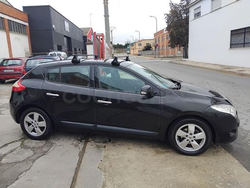 Usado Renault Mégane Authentique 100 CV (73 kW) 2010 Negro Berlina