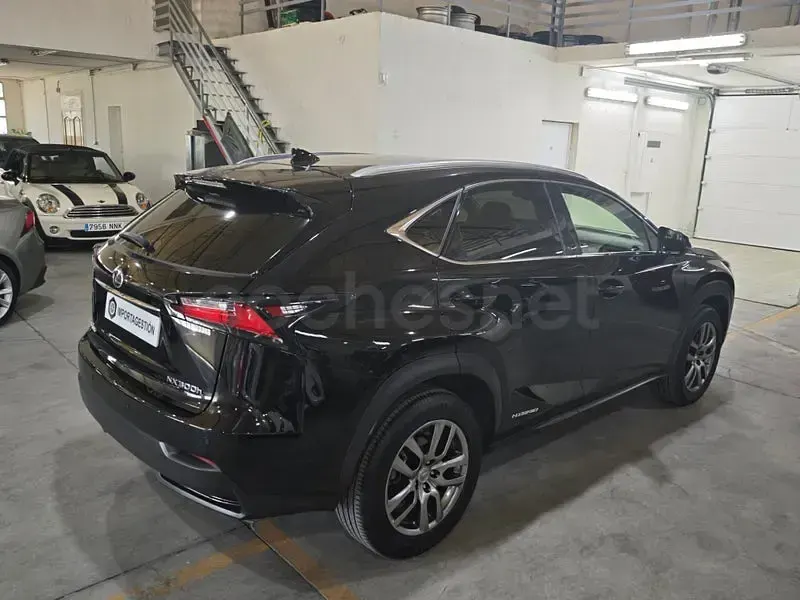 Usado Lexus NX300h Executive Line 197 CV (144 kW) 2015 Negro SUV