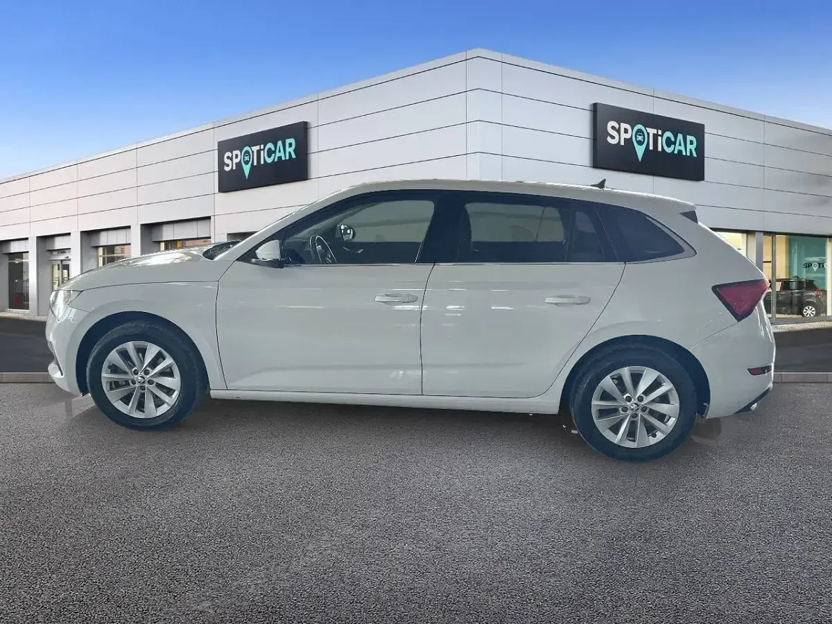 Usado Skoda Scala Ambition 115 CV (84 kW) 2024 Blanco Utilitario
