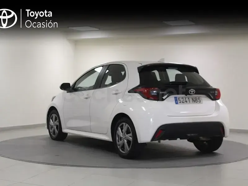 Usado Toyota Yaris Hybrid Active 116 CV (85 kW) 2025 Blanco Berlina
