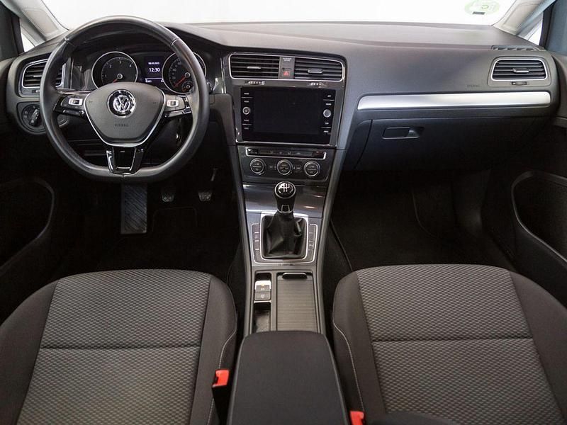 Usado VW Golf VII 115 CV (84 kW) 2019 Rojo Berlina