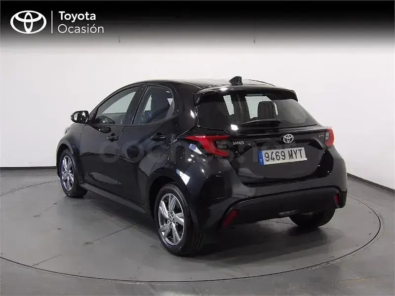 Usado Toyota Yaris Hybrid Active 116 CV (85 kW) 2025 Negro Berlina