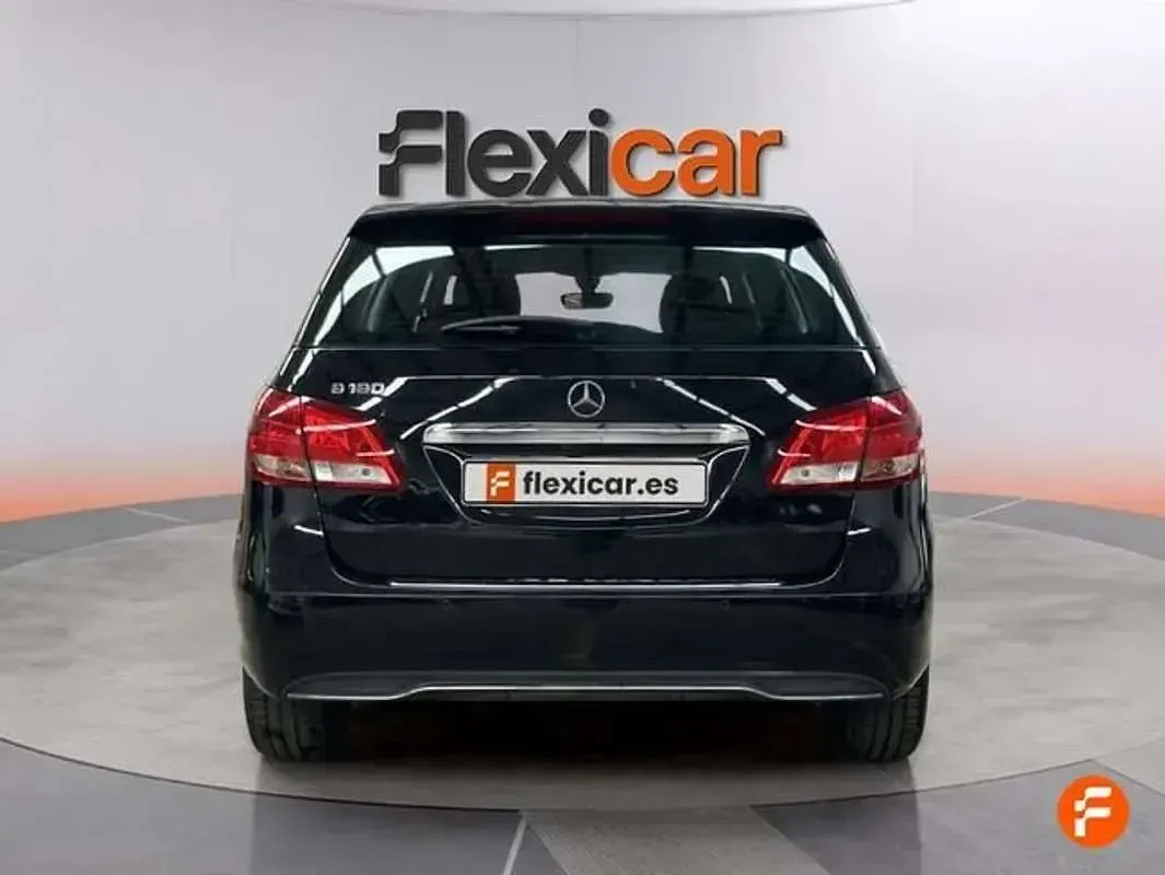 Usado Mercedes B180 122 CV (89 kW) 2017 Negro Utilitario