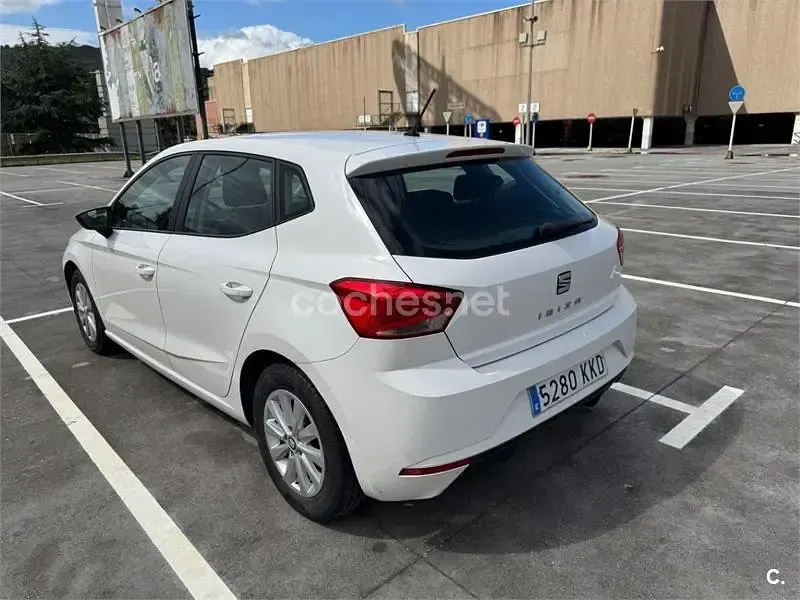 Usado Seat Ibiza Style 75 CV (55 kW) 2018 Blanco Utilitario