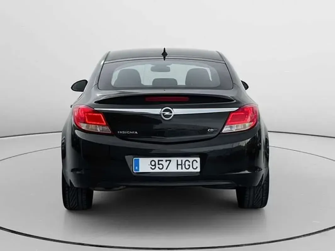 Usado Opel Insignia Sport 160 CV (117 kW) 2011 Negro Berlina